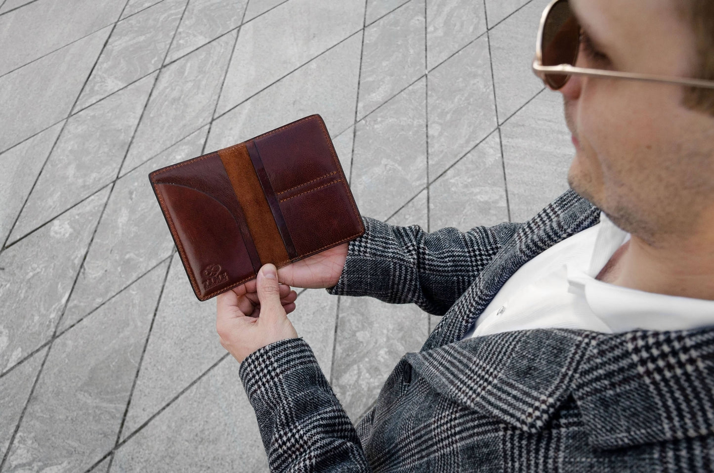 Brown Leather Passport Holder - Gulliver's Travels